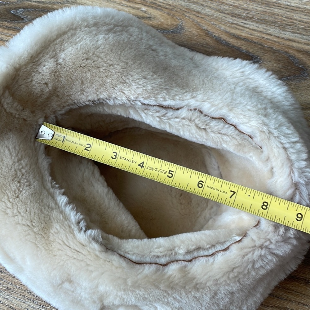 UGG Shearling Bucket Winter Hat NWOT - Picture 7 of 9